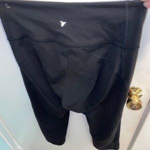 black athletic leggings